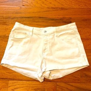 White Jean Shorts NWOT 🛍3/$25🛍